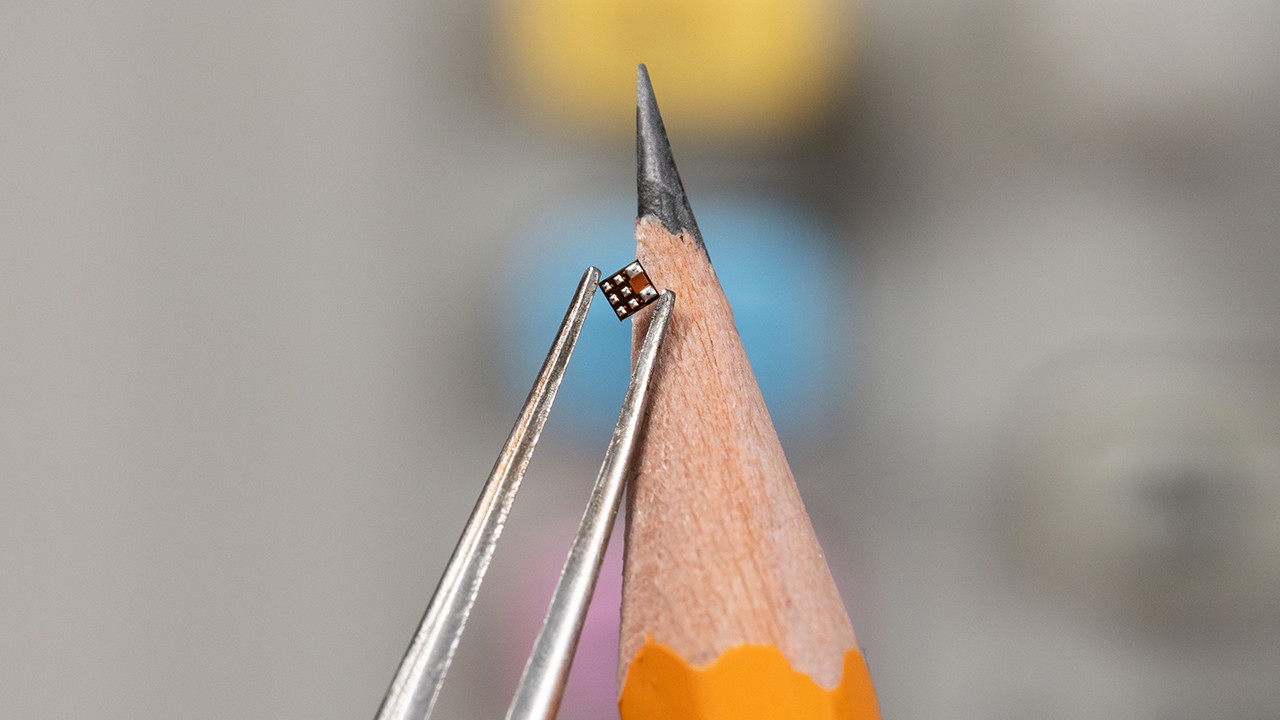  EZShunt? ??? ??? ??? INA700 ?? ?? ???? 1.2mm x 1.33mm WCSP ???? ????, ? ??? 1.637mm2???. ??? 2mΩ ?? ?????? ?? ?? ??? ???.