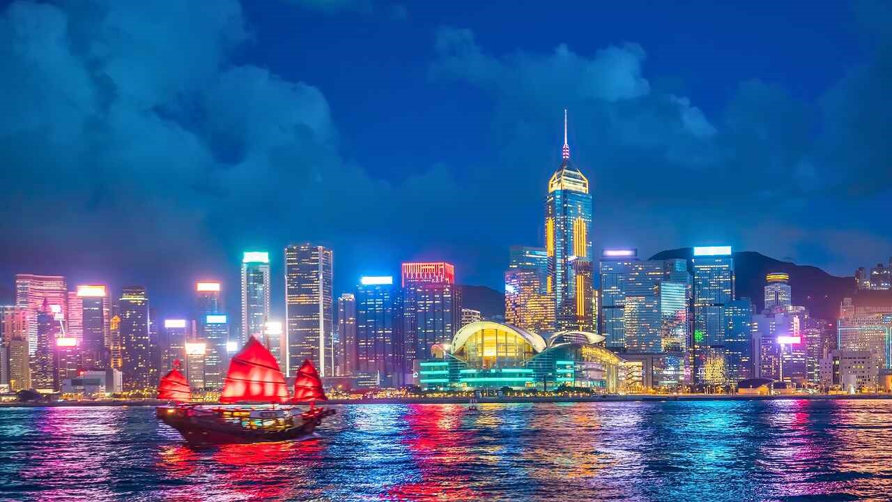  Skyline With Wide Color
                    Gamut