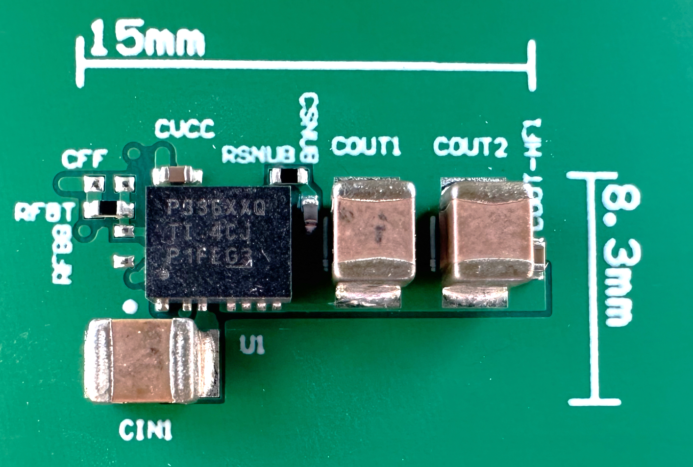 TPSM33606-Q1 TPSM33610-Q1 TPSM33620-Q1 EVM 布局典型設(shè)計(jì)尺寸 ? 15mm × 8.3mm