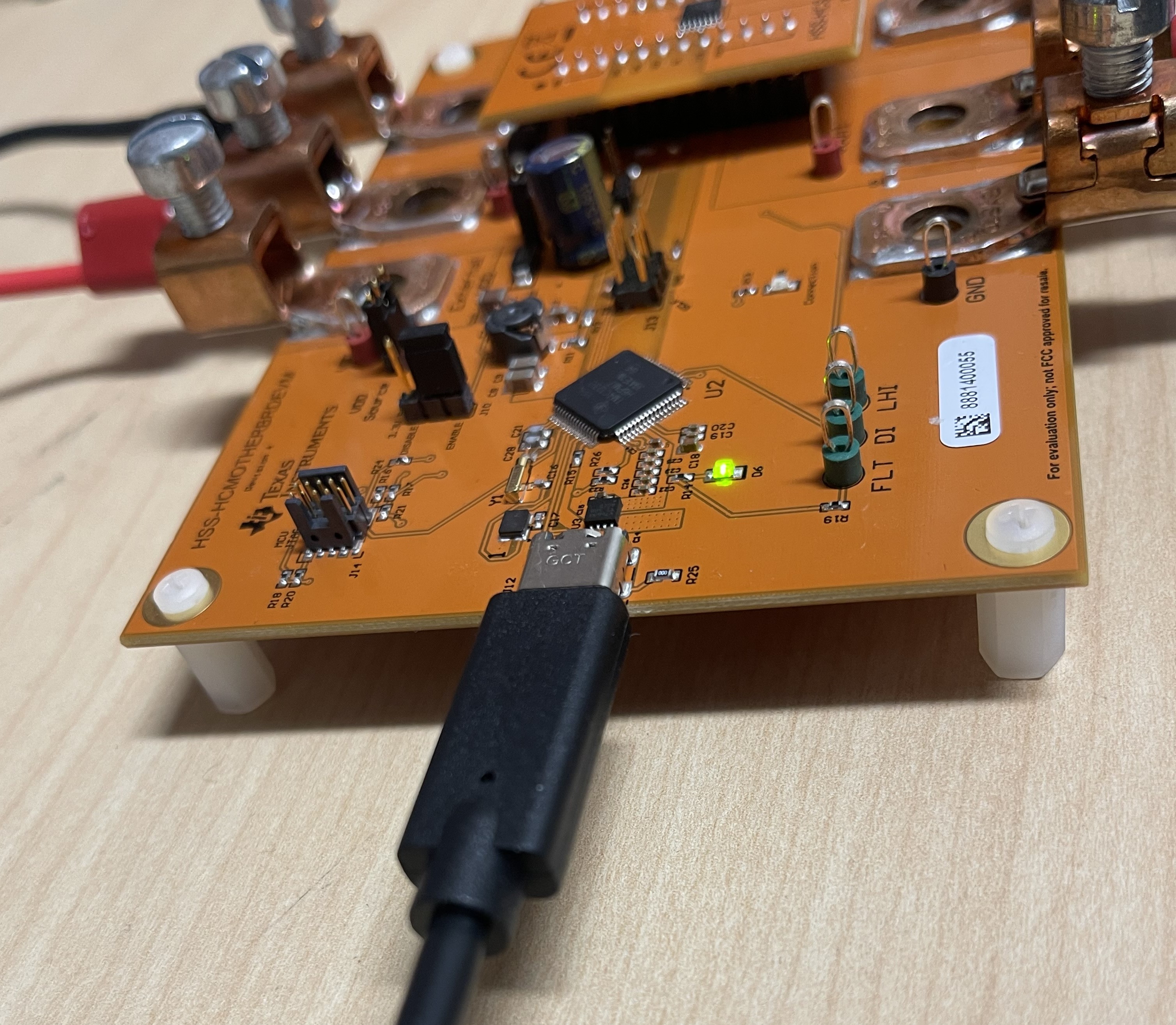 TPS2HCS10-Q1 USB 連接