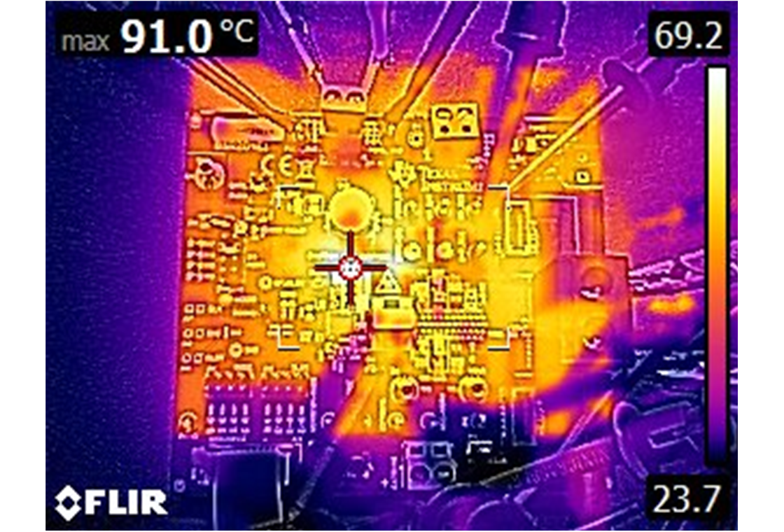 TPS544E27EVM 熱特性，800kHz FCCM，外部 5V 輔助電源，40A 負(fù)載，無氣流，浸泡 10 分鐘