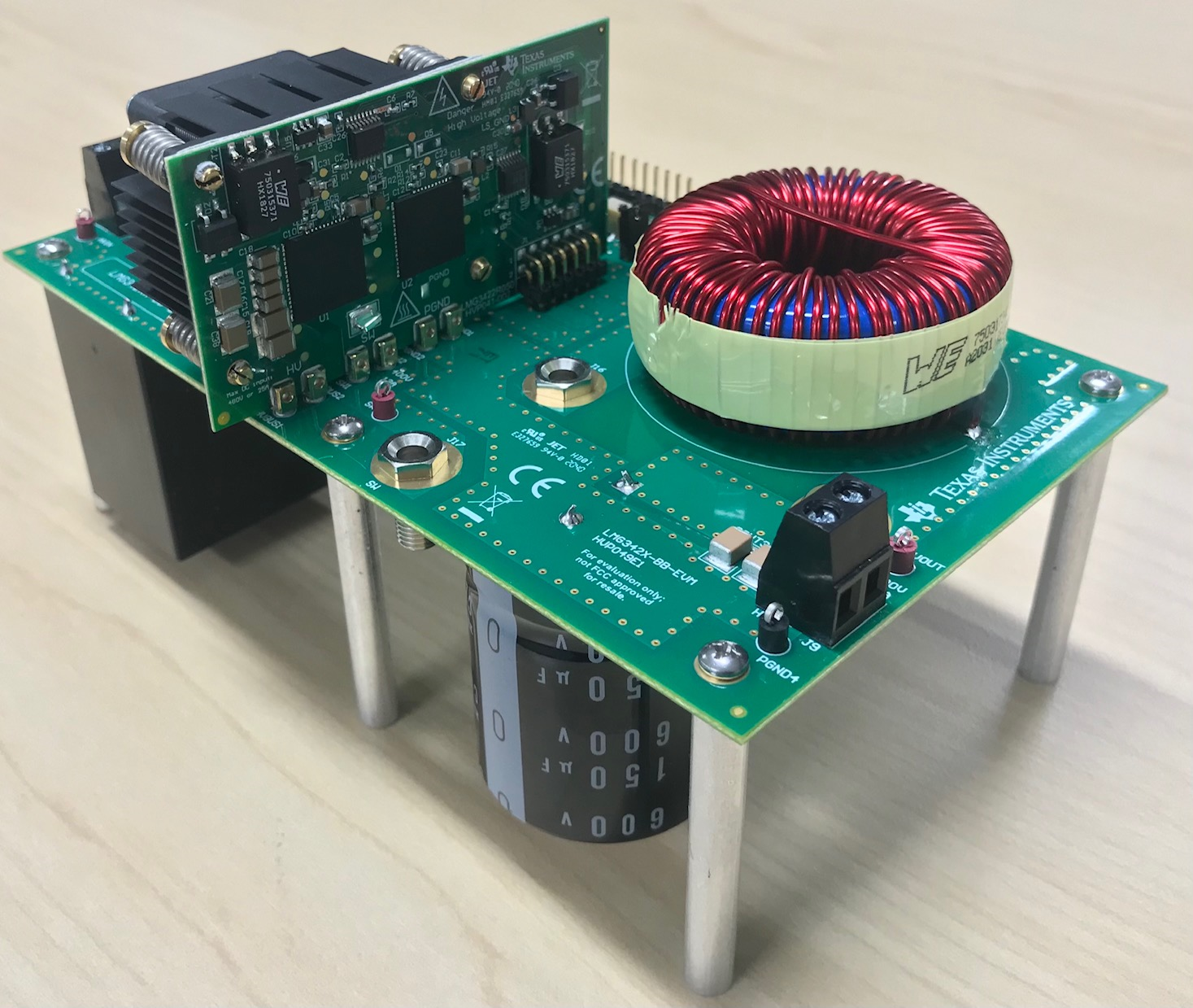 LMG2650EVM-100 帶有 LMG2650EVM-100 的 LMG342X-BB-EVM 主板