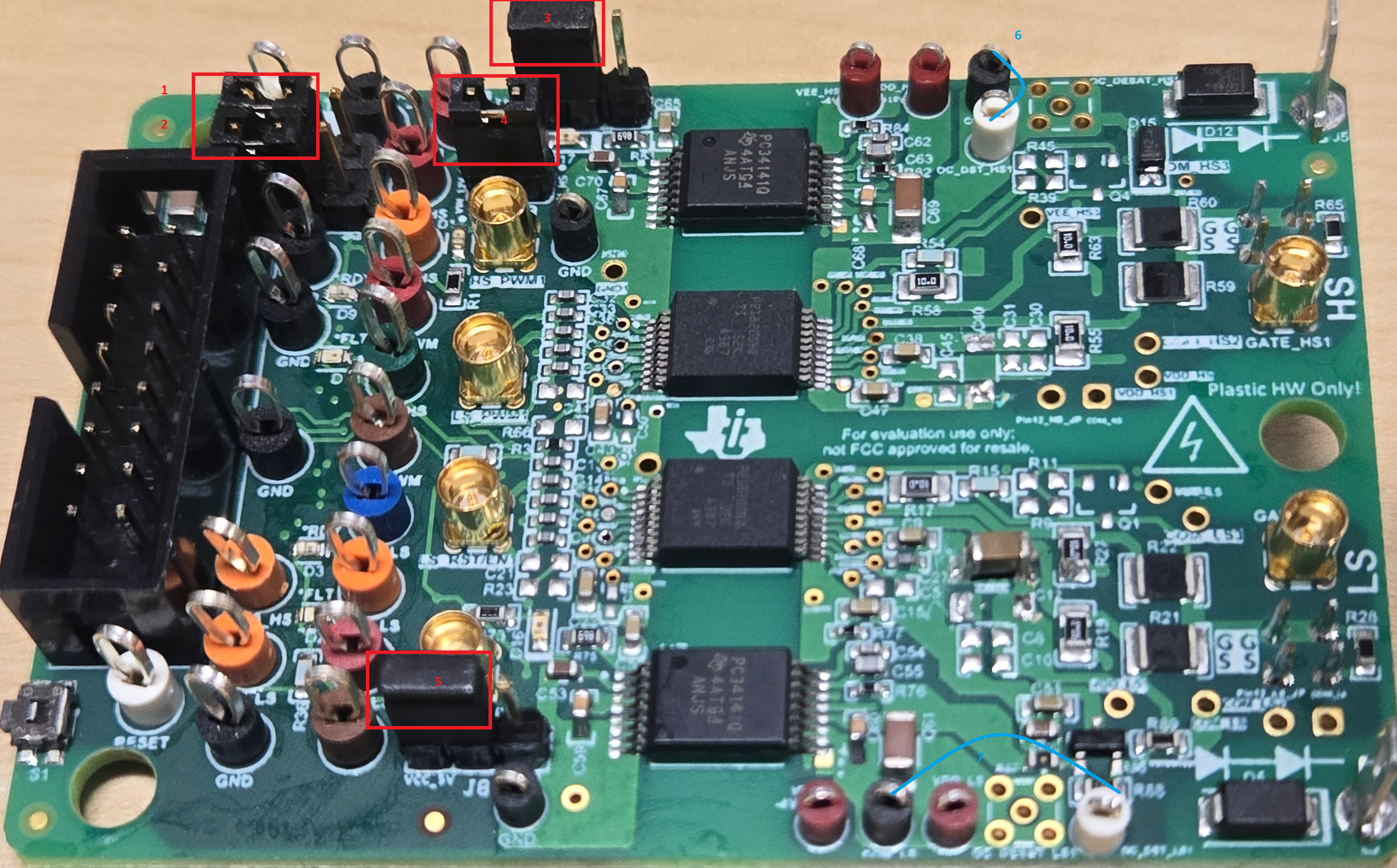 UCC218002QEVM-111 跳線設置和測試點